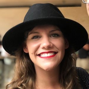 Meet your Posher, Danielle